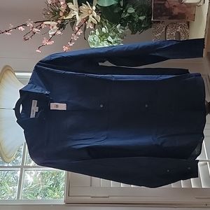 Old Navy men's long sleeve button down shirt. Size M. NWT.